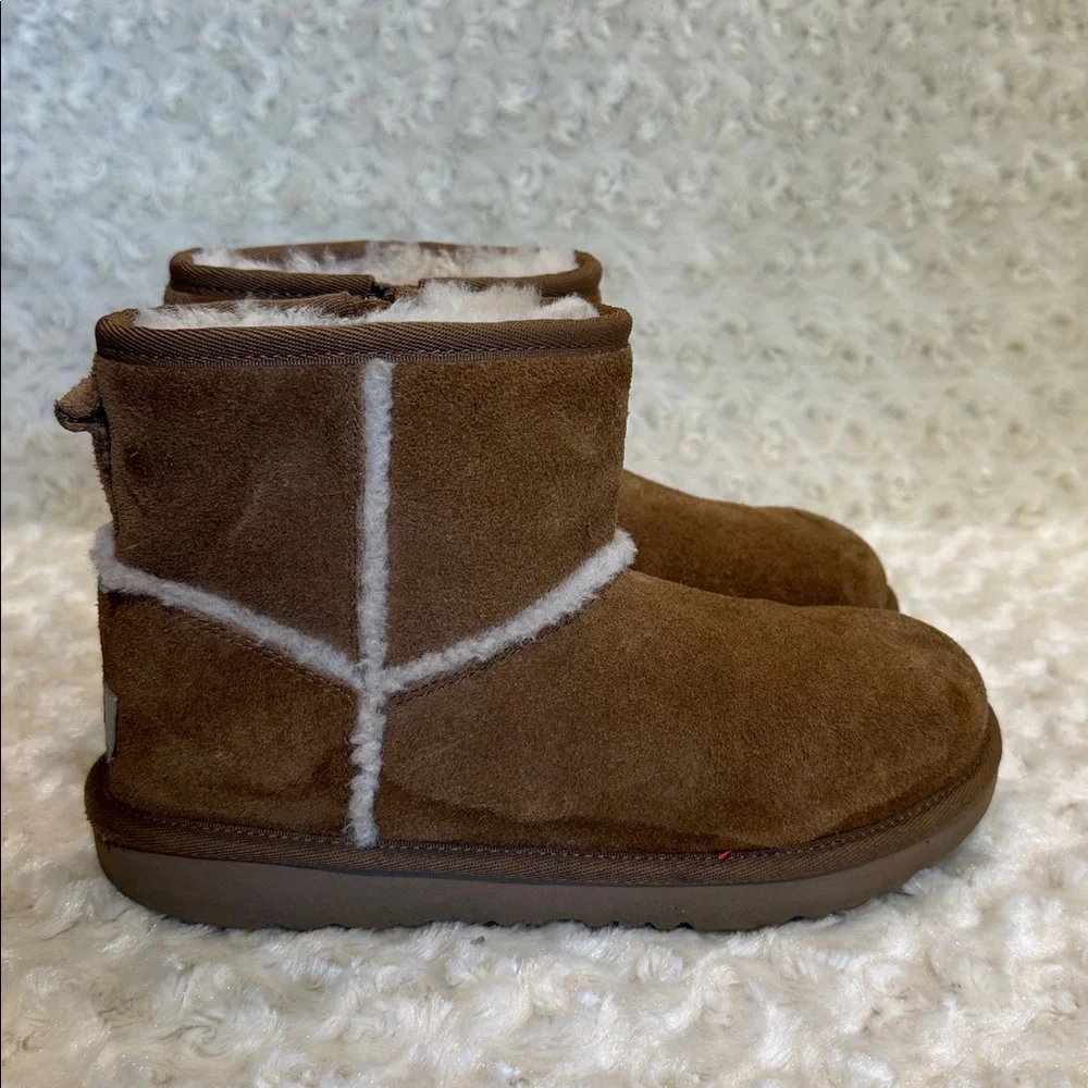 UGG tang short boots with zipper for big girl size 4
